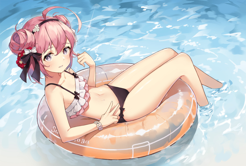 1girl afloat aliceblue azur_lane bangs bare_legs bare_shoulders bikini black_bikini_bottom black_hairband black_ribbon bright_pupils collarbone eyebrows_visible_through_hair flower flower_bracelet frilled_bikini frills from_side hair_flower hair_ornament hair_ribbon hairband highres layered_bikini looking_to_the_side mismatched_bikini navel parted_lips ribbon saratoga_(azur_lane) short_hair soaking_feet stomach swimsuit white_ribbon