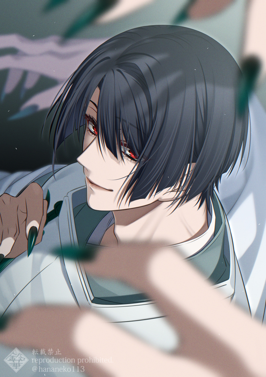 1boy black_hair clothing_request commentary_request extra_arms fingernails green_background highres looking_at_viewer male_focus original red_eyes sharp_fingernails short_hair smile solo suzuka_nene upper_body