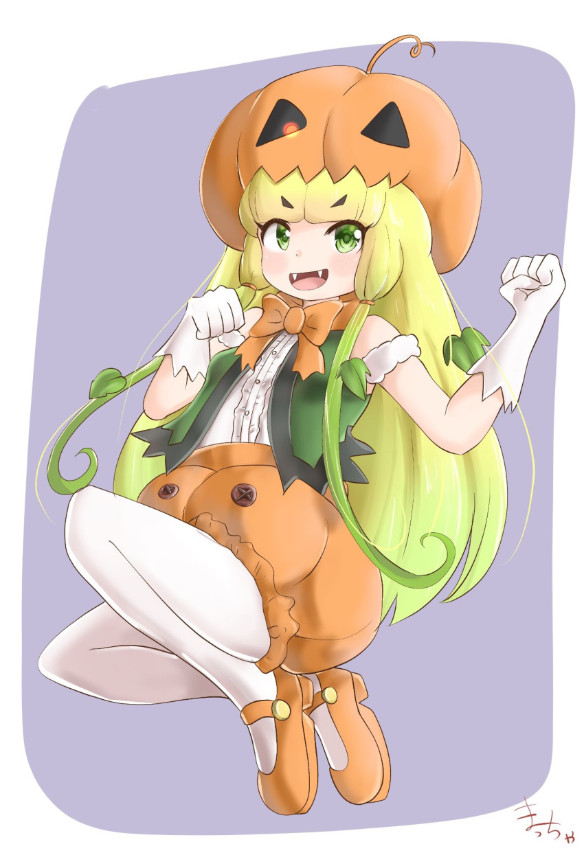 1girl :d bow bowtie bubble_skirt center_frills clenched_hands commentary eyebrows_visible_through_hair fangs full_body gloves green_eyes green_hair highres jack-o'-lantern_(kemono_friends) kemono_friends long_hair looking_at_viewer maccha_pudding_(dragonmaster464) open_mouth orange_footwear orange_neckwear pantyhose pumpkin_on_head shirt shoes signature simple_background skirt smile solo white_gloves white_legwear white_shirt