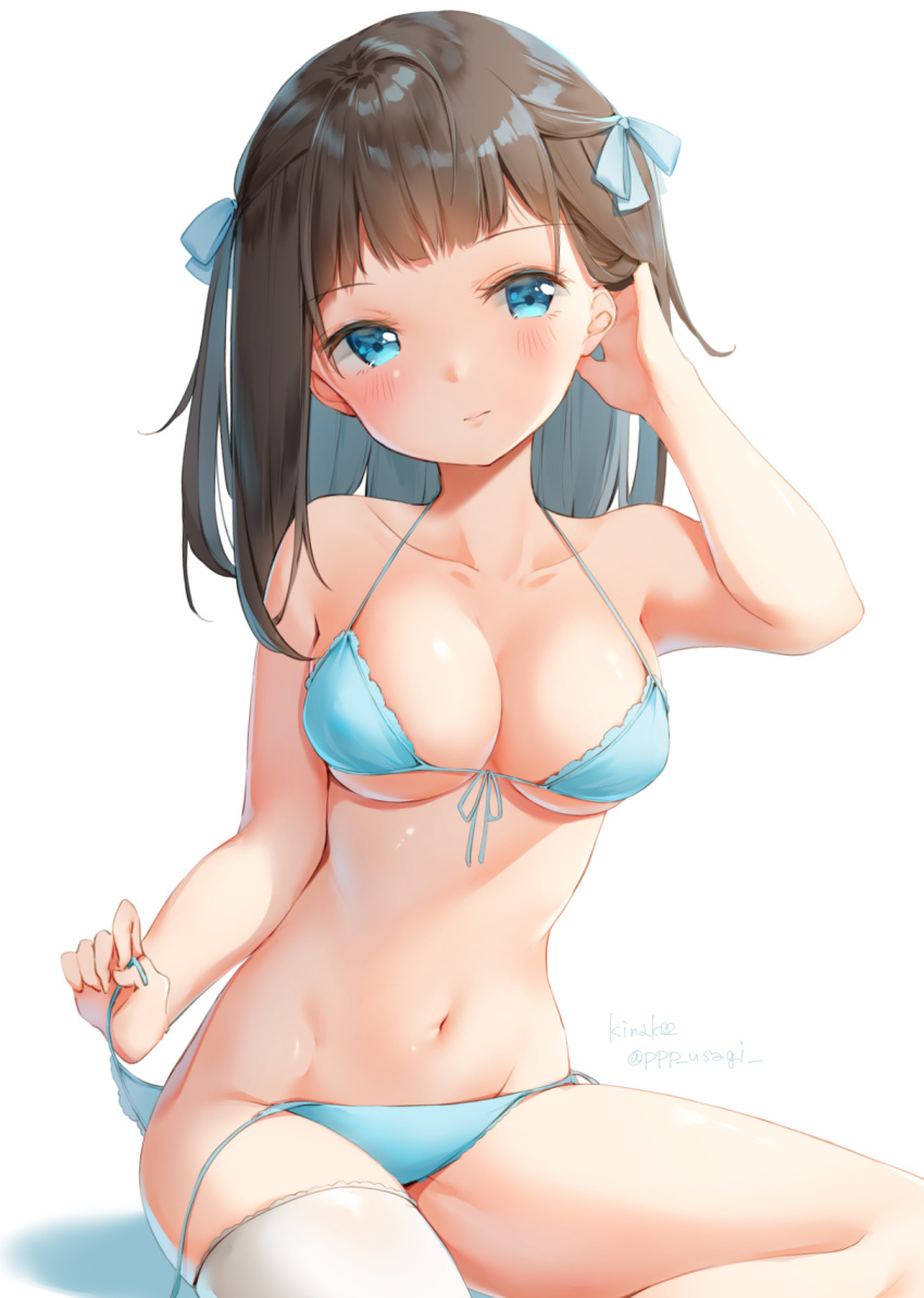 1girl arm_up asymmetrical_legwear bangs bare_arms bare_shoulders bikini blue_bikini blue_bow blue_eyes blush bow breasts brown_hair cleavage closed_mouth collarbone commentary_request eyebrows_visible_through_hair front-tie_bikini front-tie_top hair_bow hand_in_hair head_tilt highres holding large_breasts long_hair navel original shadow shiratama_akane side-tie_bikini signature single_thighhigh sitting solo swimsuit thigh-highs twitter_username untied untied_bikini white_background white_legwear