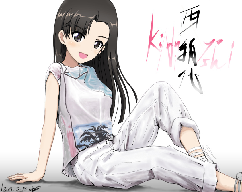 1girl :d arm_support artist_name asymmetrical_bangs bangs black_eyes black_hair bukkuri casual character_name commentary dated denim eyebrows_visible_through_hair girls_und_panzer jeans leaning_back leg_up long_hair looking_at_viewer nishi_kinuyo open_mouth pants pants_rolled_up print_shirt shirt signature sitting sleeveless sleeveless_shirt smile solo white_background white_pants white_shirt