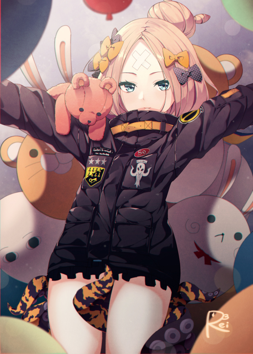 1girl abigail_williams_(fate/grand_order) absurdres arms_up balloon bandaid_on_forehead bangs belt black_bow black_jacket blonde_hair blue_eyes blush bow crossed_bandaids fate/grand_order fate_(series) forehead fou_(fate/grand_order) hair_bow hair_bun heroic_spirit_traveling_outfit high_collar highres hips jacket light_smile long_hair long_sleeves looking_at_viewer medjed orange_bow parted_bangs polka_dot polka_dot_bow rei_(pixiv_187780) smile solo stuffed_animal stuffed_toy teddy_bear tentacle thighs