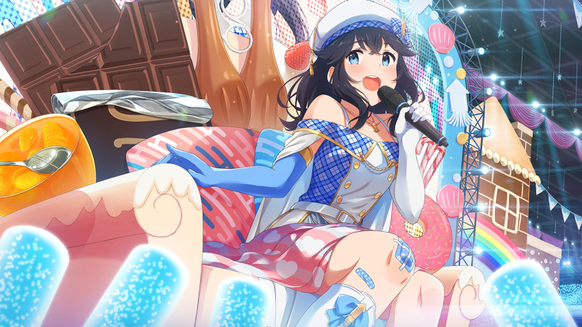 1girl bandaid bandaid_on_knee bangs bare_shoulders belt belt_buckle black_hair blanket blue_eyes blue_gloves blush buckle chocolate_bar closed_eyes commentary_request couch cup double-breasted elbow_gloves feet_out_of_frame food fruit gloves glowstick hat heart highres holding holding_microphone indoors izumo_kasumi_(nijisanji) jewelry juice kneehighs long_hair microphone mismatched_gloves music narumi_nanami necklace nijisanji on_couch open_mouth oversized_object pendant plaid rainbow seashell shell singing sitting smile solo spoon squid stage stage_lights strawberry striped tassel virtual_youtuber white_gloves white_hat white_legwear