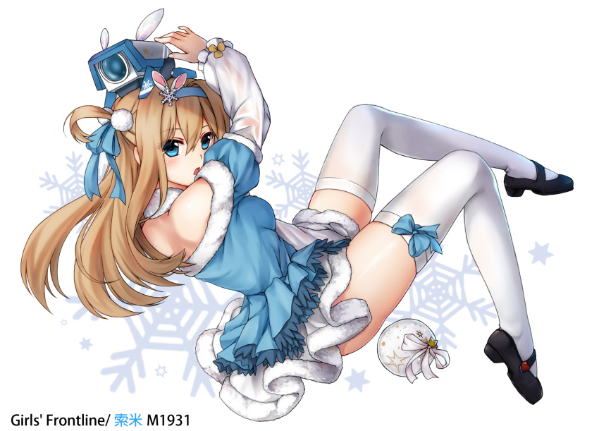 1girl arm_up bangs bare_shoulders black_footwear blonde_hair blue_dress blue_hairband blue_ribbon blush breasts character_name chien_zero copyright_name dress fingernails from_side full_body fur_collar girls_frontline hair_between_eyes hair_ornament hair_ribbon hairband heart highres huge_filesize layered_dress long_hair long_sleeves looking_at_viewer looking_to_the_side mary_janes off-shoulder_dress off_shoulder one_side_up ribbon robot see-through shoes simple_background skindentation small_breasts snowflake_background snowflake_hair_ornament solo sphere star suomi_kp31_(girls_frontline) thigh-highs white_background white_legwear white_ribbon