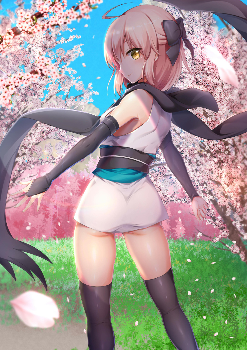 1girl absurdres ahoge ass black_bow black_scarf bow fate/grand_order fate_(series) gluteal_fold hair_bow highres japanese_clothes kimono koha-ace looking_at_viewer looking_back obi okita_souji_(fate) okita_souji_(fate)_(all) pink_hair sash scarf sea_scorpion_(umisasori) short_kimono sleeveless sleeveless_kimono solo thigh-highs white_kimono yellow_eyes