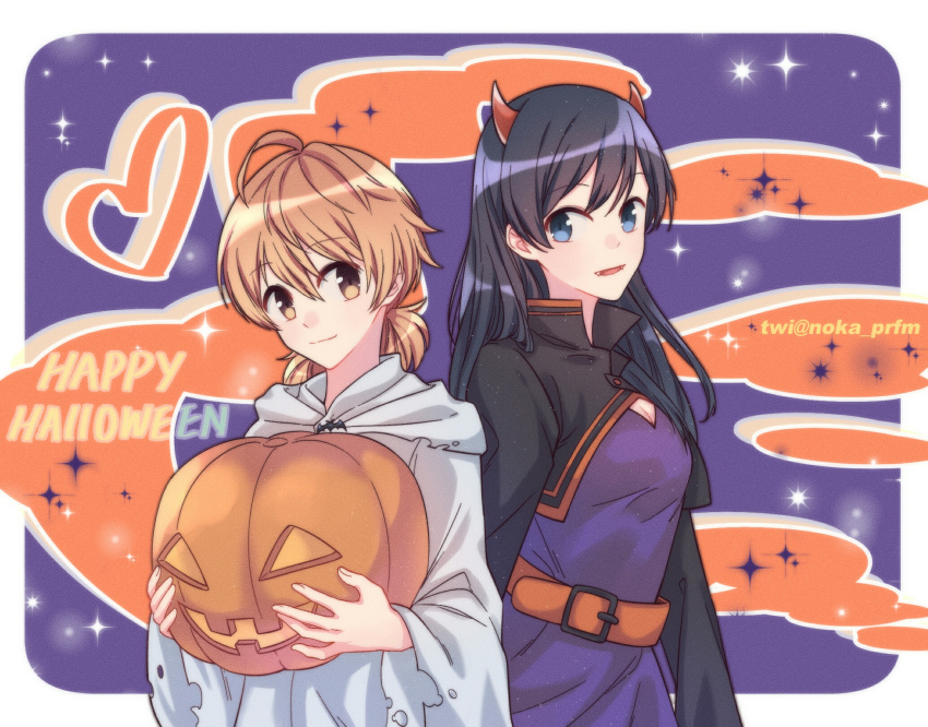 2girls belt black_hair blue_eyes breasts brown_eyes brown_hair chinese_commentary cleavage commentary_request cropped_jacket fangs ghost_costume halloween happy_halloween heart highres horns jack-o'-lantern jiang_chengzi koito_yuu low_twintails multiple_girls nanami_touko small_breasts sparkle twintails twitter_username yagate_kimi_ni_naru