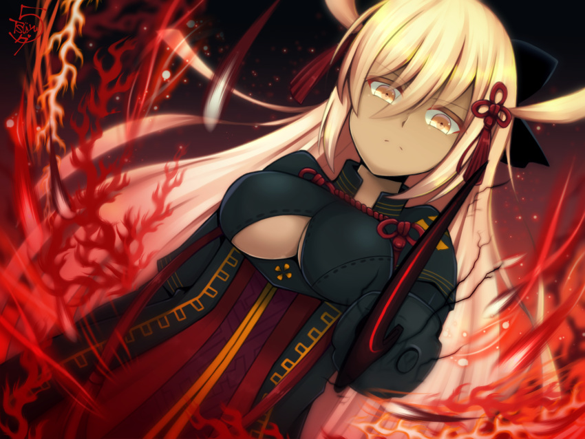 1girl black_bow bow breasts brown_eyes dark_background dark_skin dutch_angle fate/grand_order fate_(series) fire frown hair_between_eyes hair_bow hair_ribbon highres holding holding_weapon long_hair looking_at_viewer okita_souji_(alter)_(fate) okita_souji_(fate)_(all) red_ribbon ribbon solo tsuyuri_(5/7) under_boob very_long_hair watermark weapon