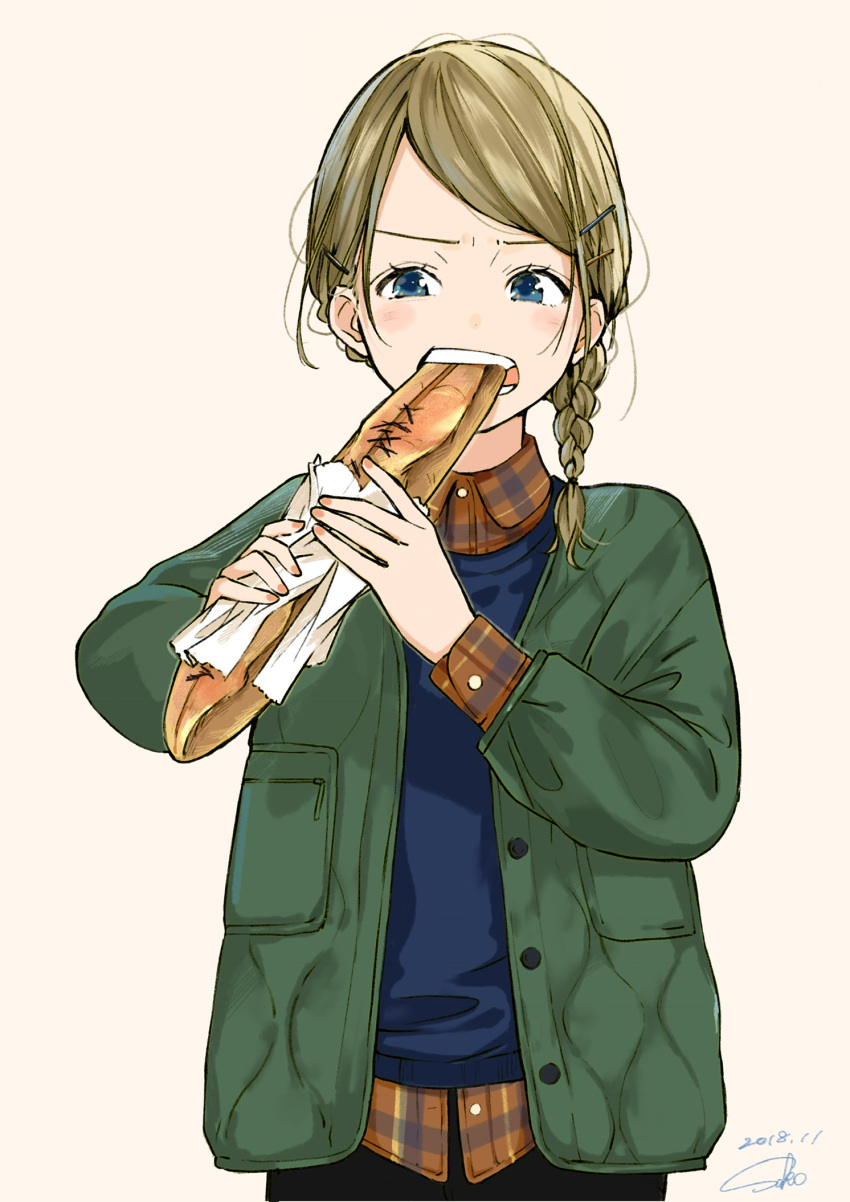 1girl artist_name bangs blue_eyes blush braid bread commentary_request dated eating food food_in_mouth hair_ornament hairclip highres holding holding_food jacket light_brown_hair long_sleeves looking_at_viewer open_mouth original pink_background sako_(user_ndpz5754) signature simple_background single_braid solo swept_bangs teeth upper_body