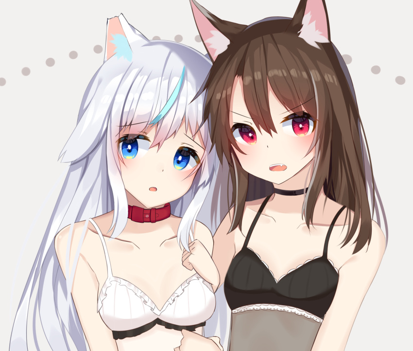 2girls animal_ear_fluff animal_ears bangs bare_shoulders black_choker blue_eyes brown_hair cat_ears choker collarbone commentary_request eyebrows_visible_through_hair grey_background hair_between_eyes hair_ears hand_on_own_chest hand_up head_tilt highres long_hair mizuki_ryuu multiple_girls notched_ear original parted_lips red_eyes upper_body very_long_hair