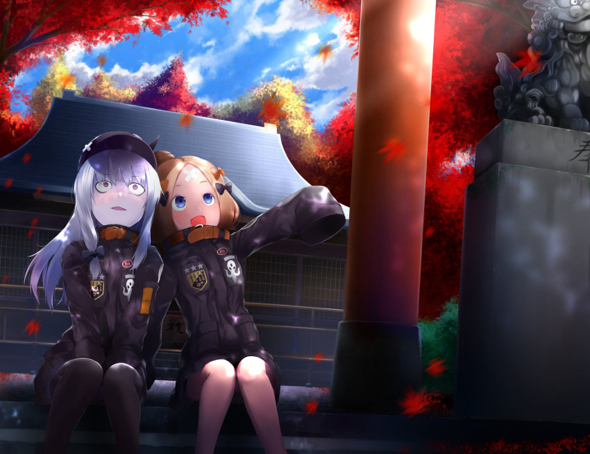 2girls :d abigail_williams_(fate/grand_order) abigail_williams_(fate/grand_order)_(cosplay) autumn_leaves bags_under_eyes bangs black_bow black_hat black_jacket blonde_hair blue_eyes blue_sky blush bow cabbie_hat clouds cloudy_sky commentary_request cosplay day eyebrows_visible_through_hair fate/grand_order fate_(series) hair_bow hair_bun hat heroic_spirit_traveling_outfit highres jacket kuro_yanagi lavinia_whateley_(fate/grand_order) long_hair long_sleeves matching_outfit motion_blur multiple_girls object_hug open_mouth orange_bow outdoors outstretched_arm parted_bangs shrine silver_hair sitting sitting_on_stairs sky sleeves_past_fingers sleeves_past_wrists smile stairs star statue stone_stairs stuffed_animal stuffed_toy teddy_bear torii tree violet_eyes wide-eyed