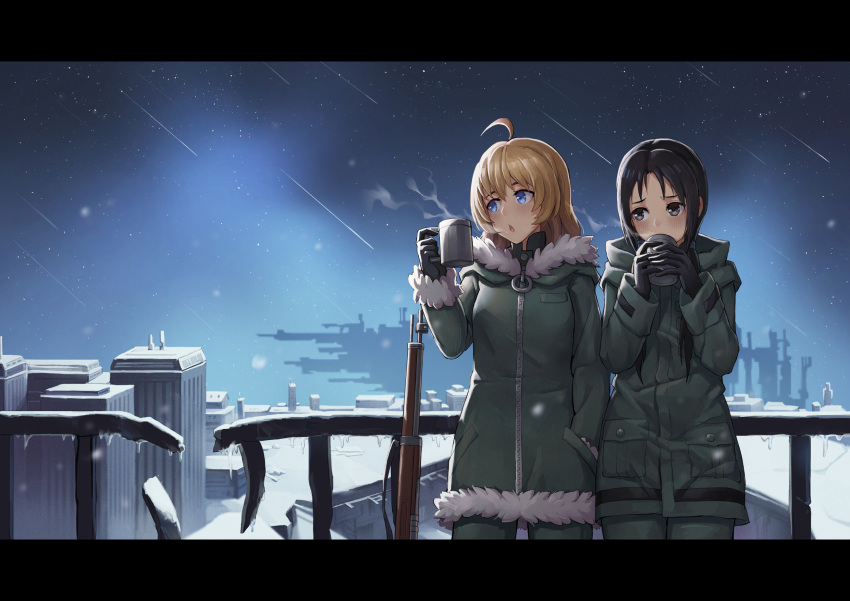 2girls against_railing ahoge black_gloves black_hair blonde_hair blue_eyes blush breath building chito_(shoujo_shuumatsu_ryokou) commentary_request cup fur_trim furrowed_eyebrows gloves green_coat gun hand_in_pocket highres holding icicle letterboxed long_hair long_sleeves looking_away low_twintails mool_yueguang mug multiple_girls night open_mouth outdoors railing rifle shooting_star shoujo_shuumatsu_ryokou sky snow standing star_(sky) starry_sky steam twintails violet_eyes weapon yuuri_(shoujo_shuumatsu_ryokou)