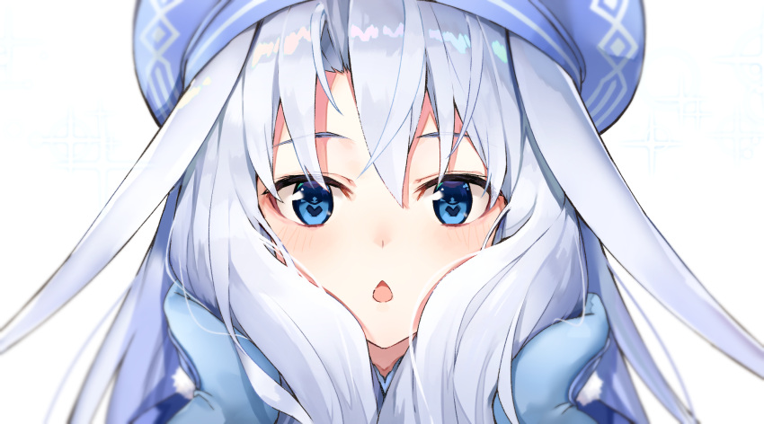 1girl bangs black_cola blue_eyes blue_hat chestnut_mouth commentary_request eyebrows_visible_through_hair fate/grand_order fate_(series) hair_between_eyes hat highres illyasviel_von_einzbern long_hair looking_at_viewer parted_lips portrait silver_hair sitonai solo sparkle white_background