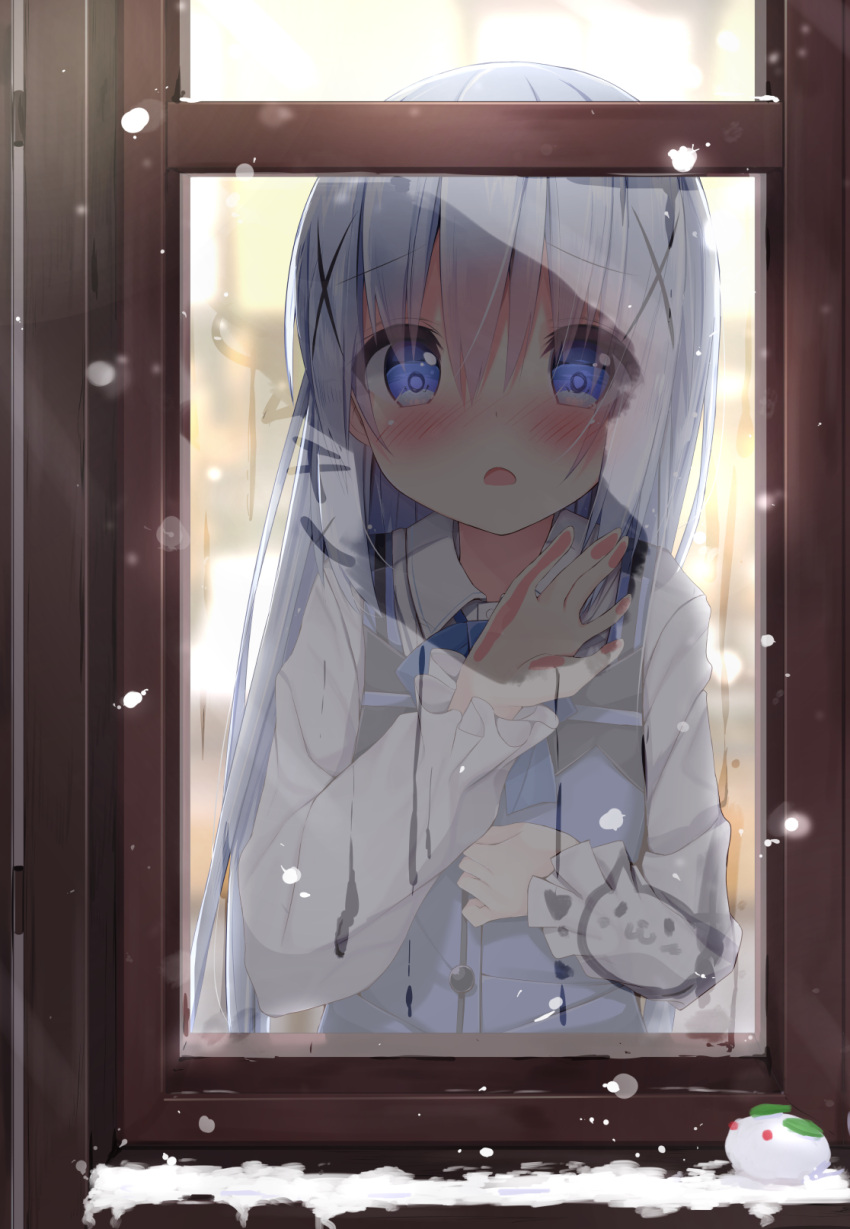 1girl bangs blue_eyes blue_hair blue_vest blurry blurry_background blush collared_shirt commentary_request depth_of_field eyebrows_visible_through_hair from_outside gochuumon_wa_usagi_desu_ka? hair_between_eyes hair_ornament highres kafuu_chino kouda_suzu long_hair long_sleeves looking_at_viewer open_mouth outdoors rabbit_house_uniform shirt snow snow_bunny solo translated uniform very_long_hair vest waitress white_shirt window_writing x_hair_ornament