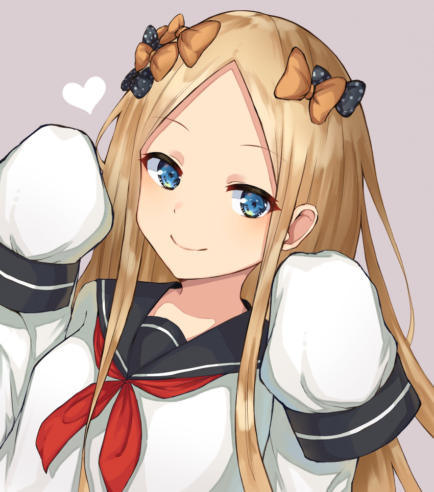 1girl abigail_williams_(fate/grand_order) alternate_costume bangs bao_(s_888) black_bow black_sailor_collar blonde_hair blue_eyes blush bow closed_mouth commentary_request eyebrows_visible_through_hair fate/grand_order fate_(series) forehead grey_background hair_bow hands_up heart highres long_hair long_sleeves neckerchief orange_bow parted_bangs polka_dot polka_dot_bow red_neckwear sailor_collar school_uniform serafuku simple_background sleeves_past_fingers sleeves_past_wrists smile solo upper_body