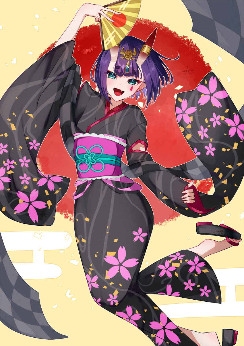 1girl absurdres black_kimono breasts eyeliner fate/grand_order fate_(series) floral_print folding_fan hand_fan headpiece highres horns izanaware_game japanese_clothes kimono long_sleeves looking_at_viewer makeup obi oni oni_horns open_mouth purple_hair sash short_hair shuten_douji_(fate) shuten_douji_(lostroom_outfit)_(fate) skin-covered_horns small_breasts smile solo violet_eyes wide_sleeves