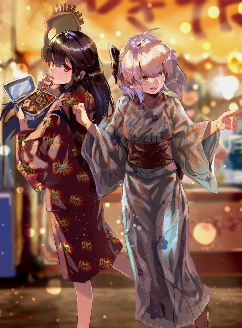 2girls :d ahoge black_bow black_hair blurry blurry_background bow chopsticks eating eyebrows_visible_through_hair fate/grand_order fate_(series) festival floating_hair floral_print grey_hakama hair_bow hakama highres holding holding_chopsticks index_finger_raised japanese_clothes kimono leg_up lens_flare long_hair looking_back multiple_girls obentou oda_nobunaga_(fate) okita_souji_(fate) okita_souji_(fate)_(all) open_mouth outdoors print_hakama rahanachi red_eyes red_hakama red_kimono silver_hair smile standing yellow_eyes yukata