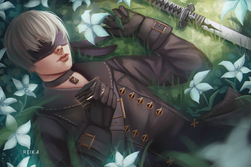 1boy artist_name black_blindfold black_gloves black_shirt blindfold blurry commentary depth_of_field english_commentary flower from_above gloves grass grey_hair long_sleeves lying male_focus nier_(series) nier_automata on_back shiro-hane shirt solo sword weapon white_flower yorha_no._9_type_s