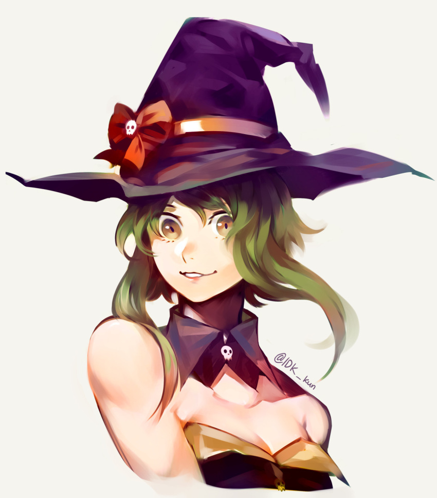 1girl bare_shoulders bow breasts brown_eyes cleavage commentary_request detached_collar green_hair grey_background gumi halloween_costume hat highres idk-kun looking_at_viewer orange_bow parted_lips purple_hat sidelocks simple_background smile solo twitter_username upper_body vocaloid wing_collar witch_hat