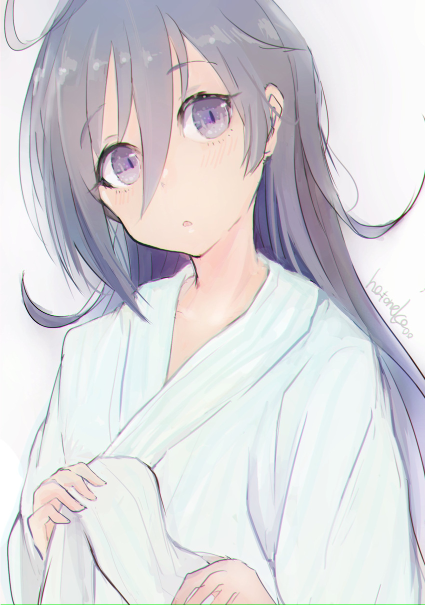 1girl absurdres ahoge alternate_costume alternate_hairstyle bathrobe commentary_request grey_eyes grey_hair hair_between_eyes hair_down hatoneko highres kantai_collection kiyoshimo_(kantai_collection) looking_at_viewer simple_background solo upper_body white_background white_robe