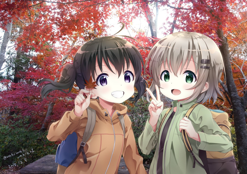 2girls :d autumn_leaves backpack bag bangs black_shirt blush brown_hair brown_jacket commentary_request day eyebrows_visible_through_hair fingernails green_eyes green_jacket grin hair_between_eyes hair_ornament hairclip hand_up holding holding_leaf jacket kuraue_hinata leaf multiple_girls neki_(wakiko) open_clothes open_jacket open_mouth outdoors photo_background shirt smile twintails upper_body v violet_eyes yama_no_susume yukimura_aoi