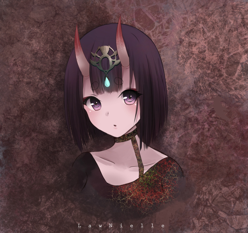 1girl artist_name bangs black_choker black_shirt brown_background choker collarbone commentary_request eyebrows_visible_through_hair fate/grand_order fate_(series) head_tilt headpiece highres horns lawnielle looking_at_viewer oni oni_horns parted_lips purple_hair shirt short_eyebrows short_hair shuten_douji_(fate/grand_order) solo thick_eyebrows upper_body violet_eyes