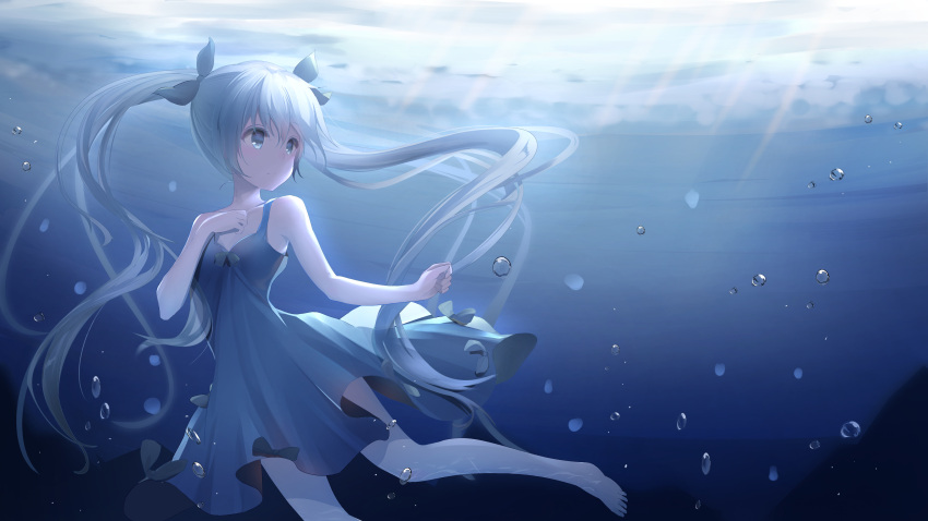 1girl absurdres air_bubble barefoot blue blue_dress blue_eyes blue_hair bow breasts bubble dress hair_bow hatsune_miku highres long_hair looking_to_the_side rika_(mikunopantsu) small_breasts underwater very_long_hair vocaloid