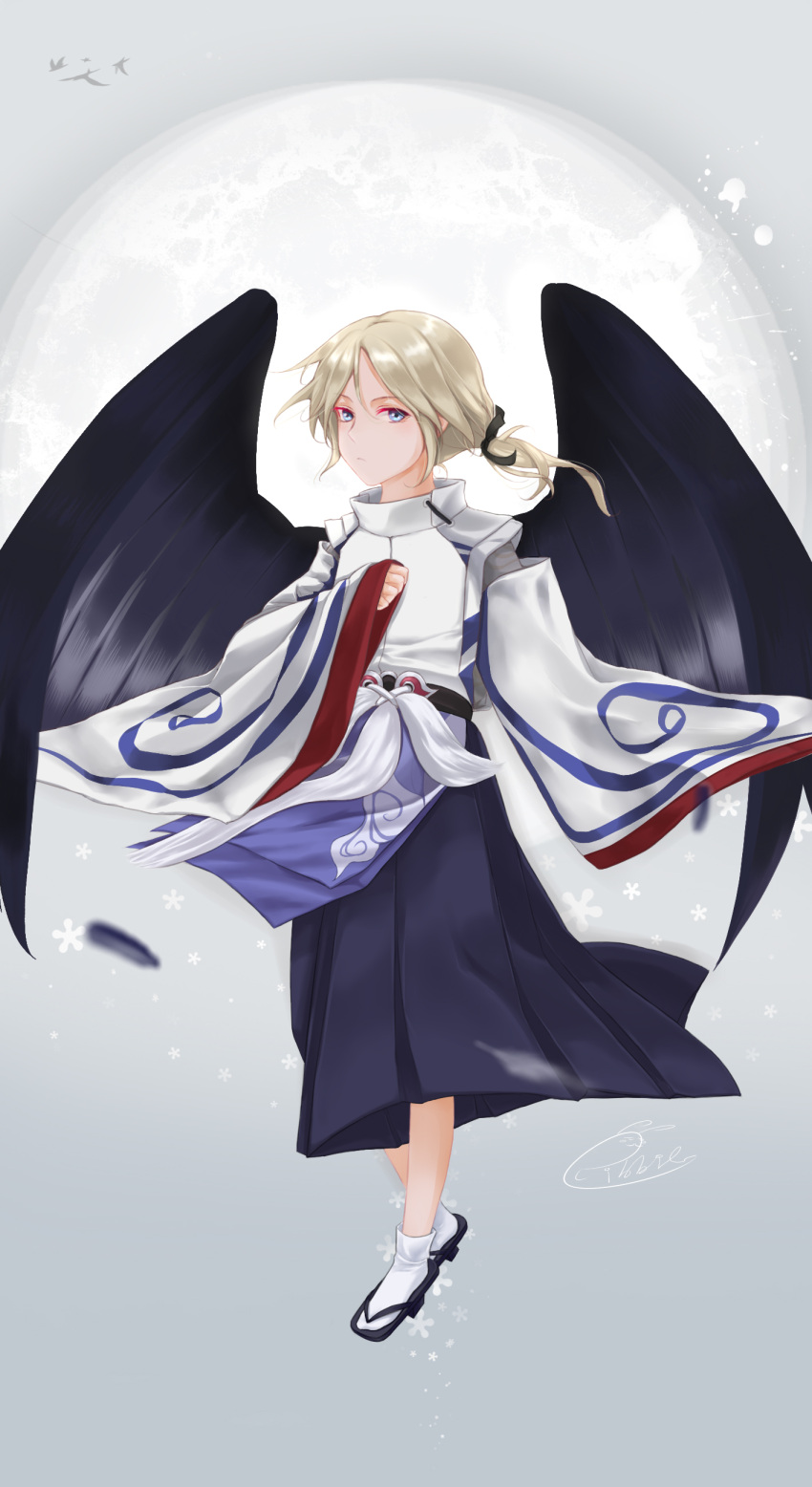 1boy absurdres black_wings blonde_hair blue_eyes daitengu frown full_body geta grey_background hair_tie hakama hand_up highres japanese_clothes male_focus onmyoji short_ponytail signature standing white_legwear wide_sleeves wings x.h.l.