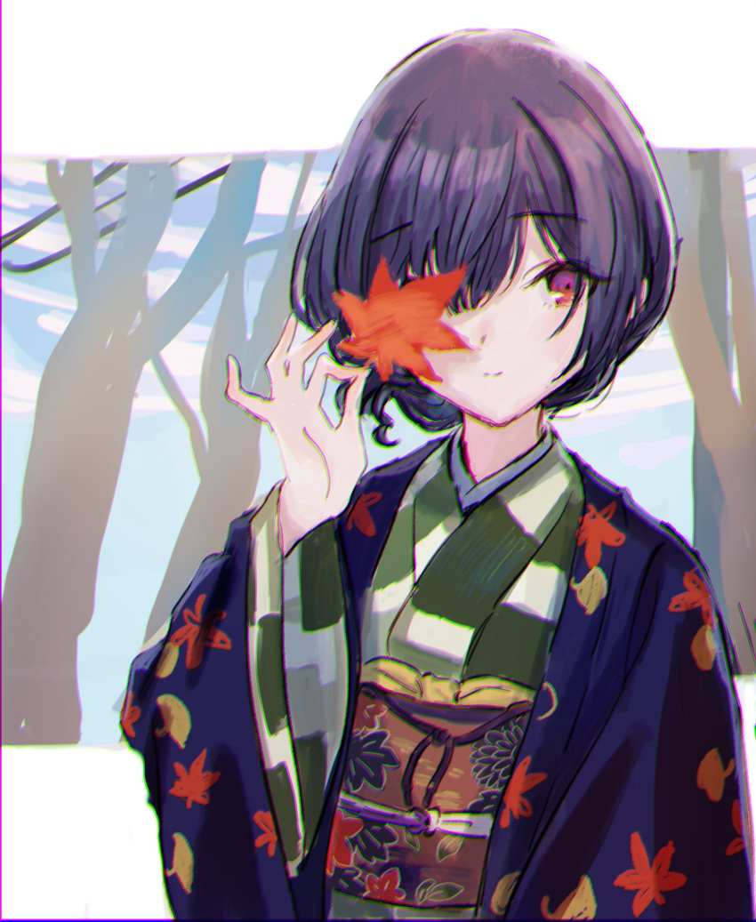 1girl bangs bare_tree blue_hair blush chromatic_aberration closed_mouth commentary eyebrows_visible_through_hair genmaicha_oishii green_kimono hair_between_eyes haori highres holding holding_leaf idolmaster idolmaster_shiny_colors japanese_clothes kimono leaf leaf_print looking_at_viewer maple_leaf maple_leaf_print morino_rinze obi outdoors red_eyes sash short_hair smile solo tree