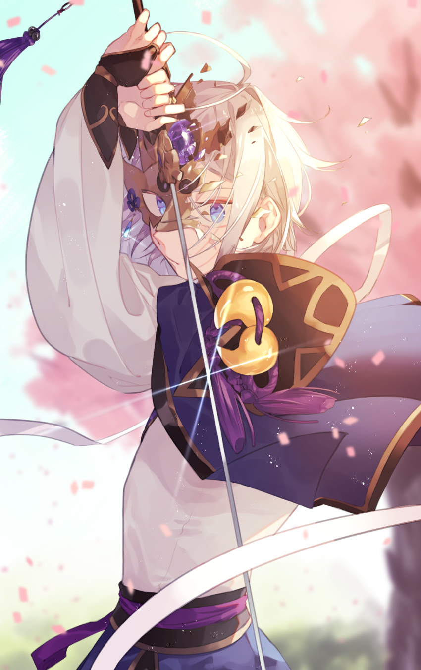 1boy blue_eyes bridal_gauntlets cherry_blossoms chinese_clothes commentary_request fate/grand_order fate_(series) gao_changgong_(fate) hair_between_eyes highres holding holding_sword holding_weapon horned_mask looking_at_viewer male_focus mask mask_over_one_eye masked microbe_volvox parted_lips petals pink_petals short_hair solo sword tree weapon white_hair
