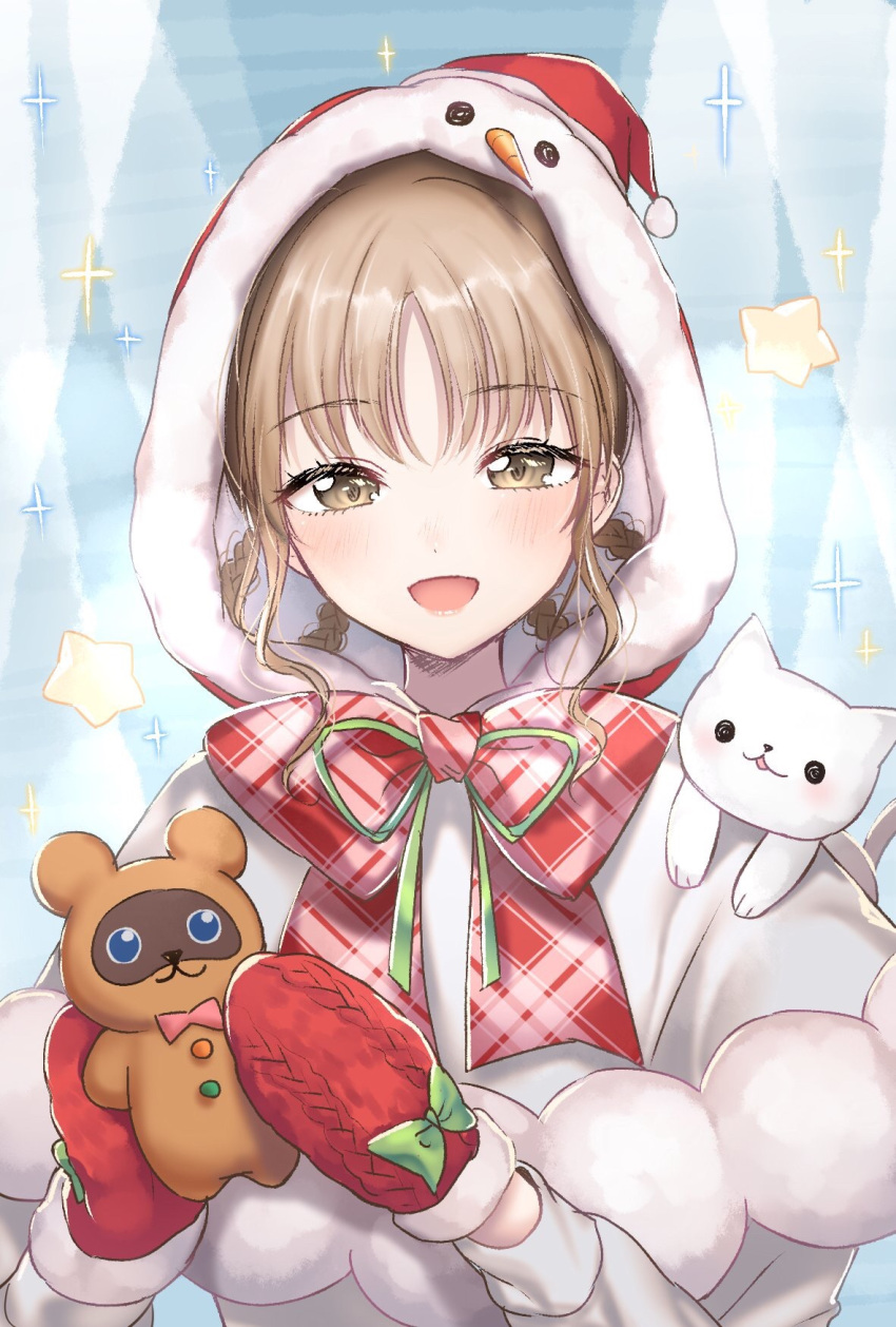 1girl :d animal bangs blush bow brown_eyes capelet cat eyebrows_visible_through_hair fur-trimmed_capelet fur_trim head_tilt highres holding holding_stuffed_animal hood hood_up hooded_capelet light_brown_hair long_hair long_sleeves mittens nijisanji open_mouth plaid plaid_bow red_bow red_mittens sister_cleaire smile solo sparkle star stuffed_animal stuffed_toy teddy_bear umeno virtual_youtuber white_capelet