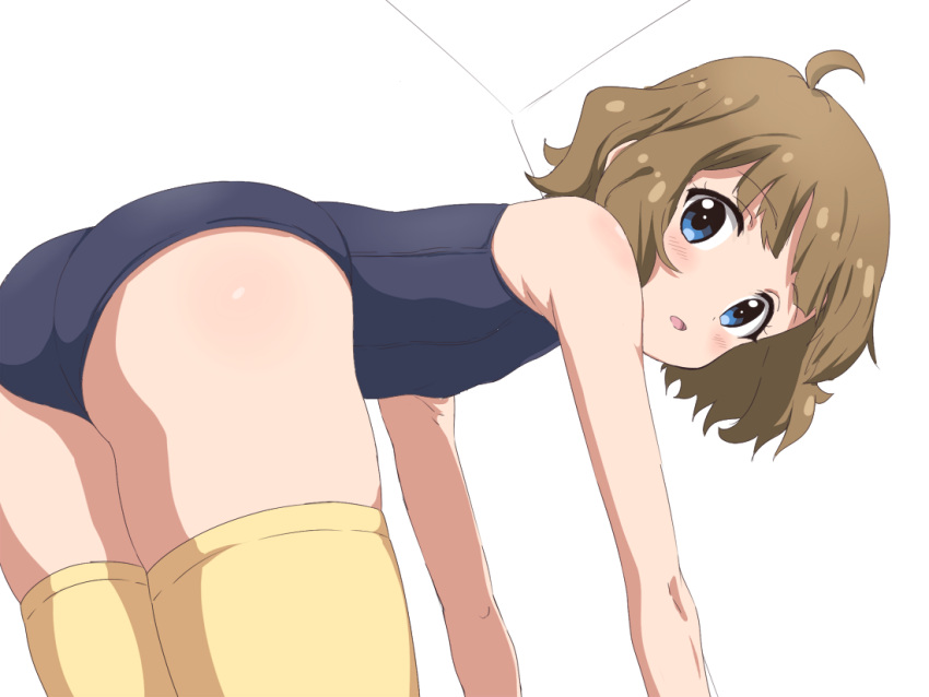 1girl ahoge ass bangs bare_arms bare_shoulders bent_over blue_eyes blue_swimsuit blush brown_hair commentary_request eyebrows_visible_through_hair idolmaster idolmaster_million_live! looking_at_viewer looking_back one-piece_swimsuit parted_lips school_swimsuit simple_background solo suou_momoko swimsuit thigh-highs trg-_(sain) white_background yellow_legwear