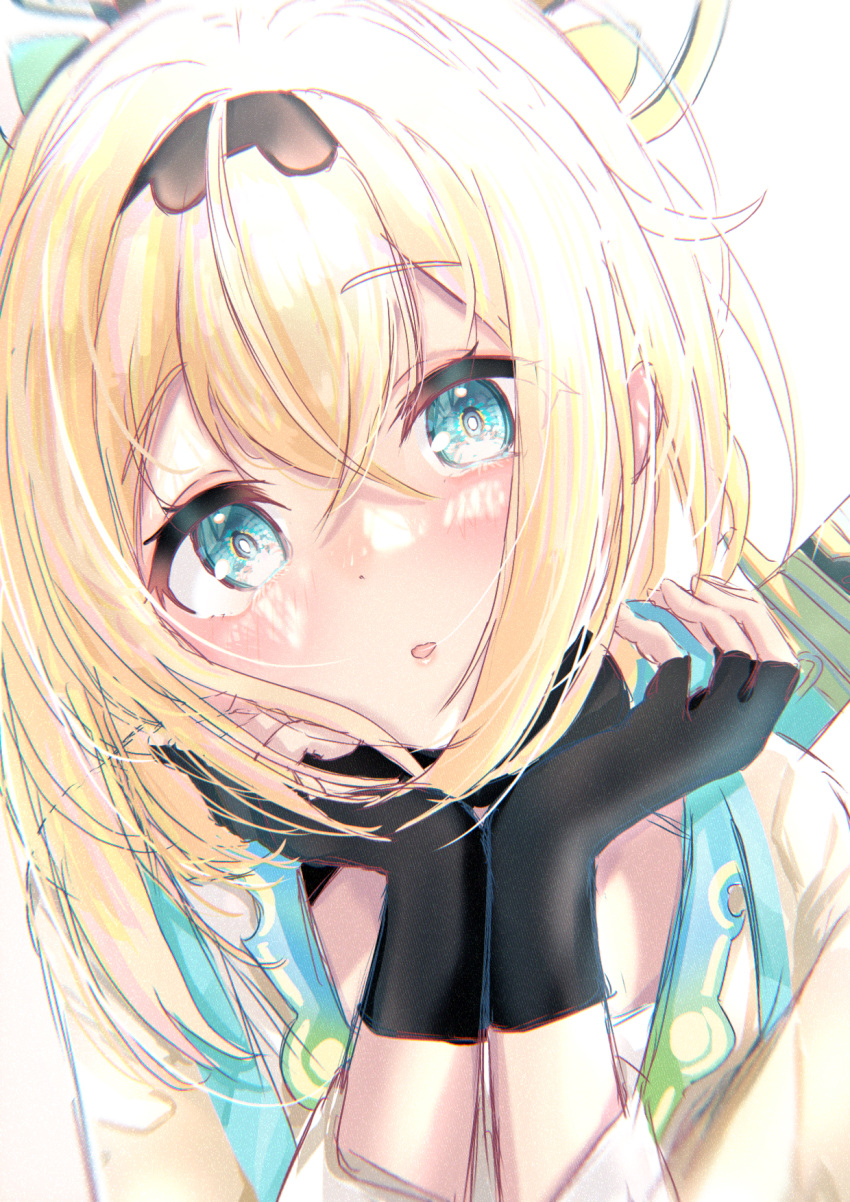 1girl blonde_hair blue_eyes blush eyebrows_visible_through_hair fingerless_gloves gloves hair_between_eyes hairband haori head_rest highres hololive japanese_clothes katana kazama_iroha parted_lips sheath sheathed simple_background solo sword terra_bose upper_body virtual_youtuber weapon weapon_on_back white_background