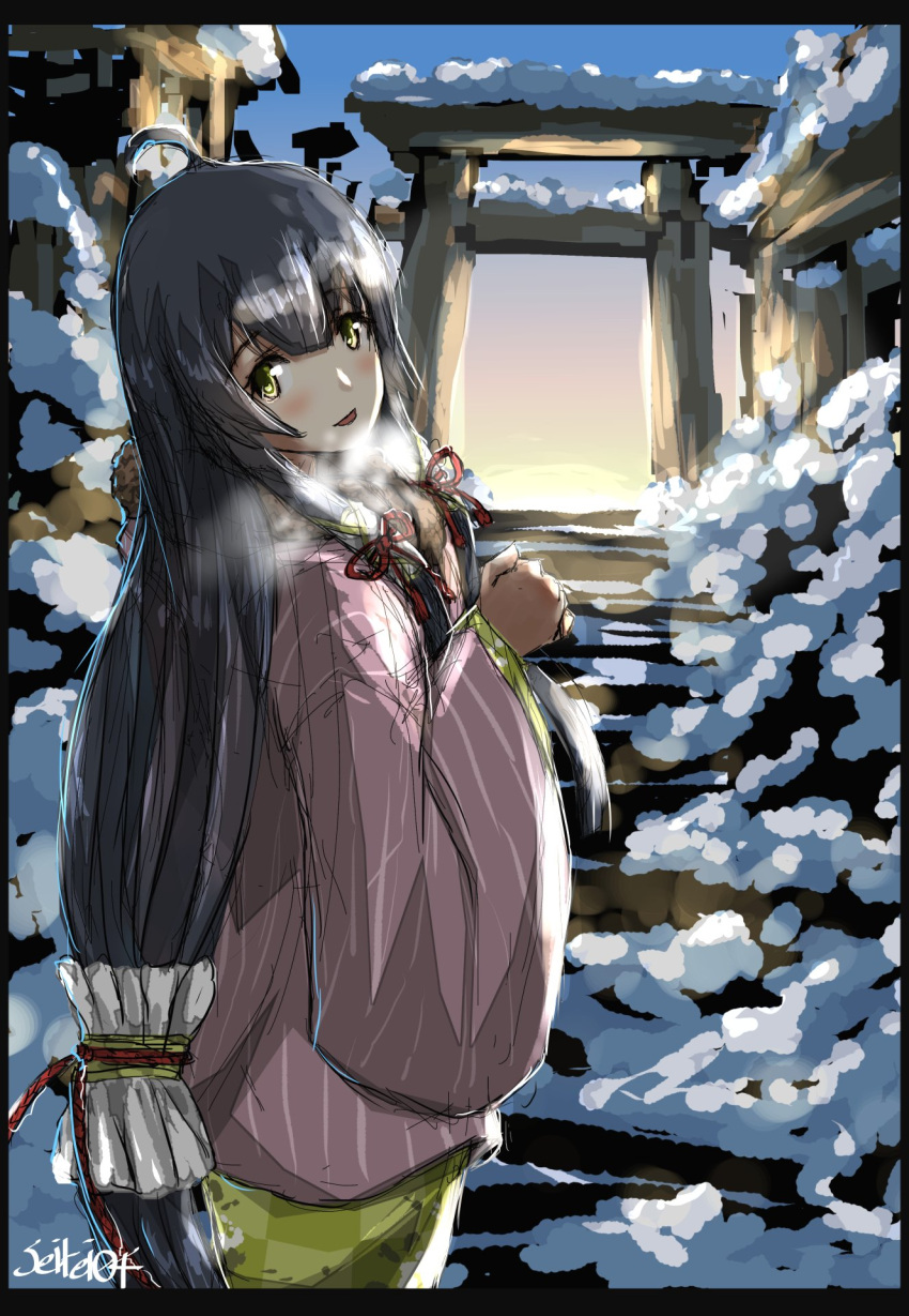 1girl black_hair dress fog from_behind furisode green_dress grey_eyes hair_ribbon hair_tubes highres japanese_clothes kantai_collection kimono long_hair long_sleeves looking_at_viewer low-tied_long_hair mizuho_(kantai_collection) open_mouth outdoors red_ribbon ribbon seitei_(04seitei) shrine sidelocks sky smile snow solo stairs traditional_media twitter_username very_long_hair