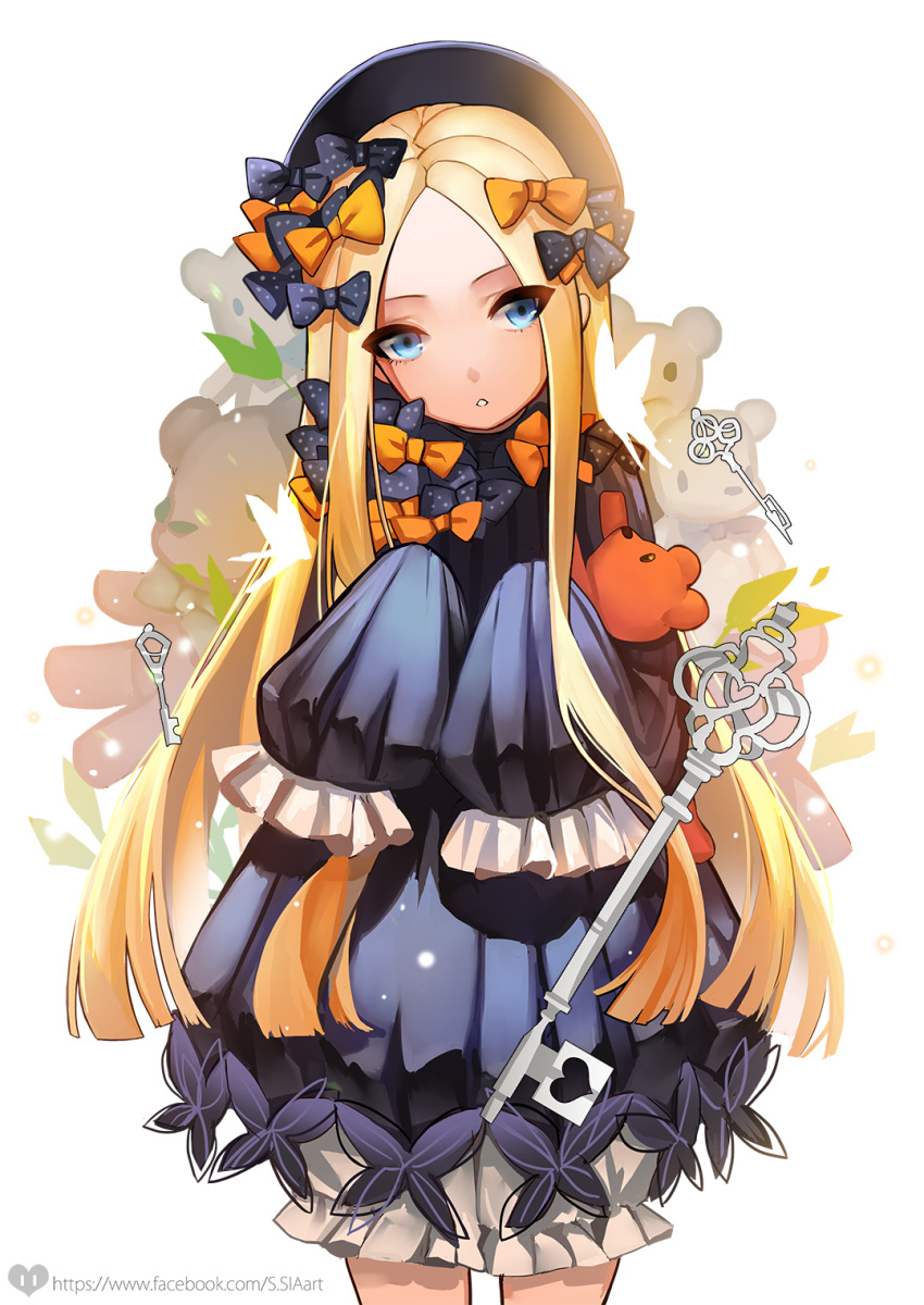 1girl abigail_williams_(fate/grand_order) bangs black_bow black_dress black_hat blonde_hair blue_eyes bow cowboy_shot dress fate/grand_order fate_(series) frilled_dress frilled_shorts frills hair_bow hat head_tilt highres holding holding_stuffed_animal key long_hair looking_at_viewer orange_bow parted_bangs parted_lips polka_dot polka_dot_bow short_dress shorts shorts_under_dress simple_background sleeves_past_wrists solo standing stuffed_animal stuffed_toy teddy_bear very_long_hair watermark web_address white_background white_shorts xiaoxia