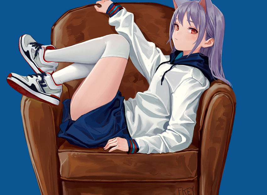 1girl animal_ears arm_up artist_name bangs blue_background blue_skirt cat_ears couch drawstring fkey full_body hood hoodie knees_up long_hair long_sleeves looking_at_viewer miniskirt original red_eyes shoes sidelocks signature silver_hair simple_background sitting skirt sneakers solo thigh-highs thighs white_footwear white_hoodie white_legwear