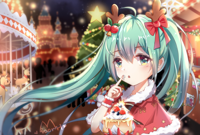 1girl ahoge antlers bell bow capelet carousel castle chinese_commentary christmas christmas_ornaments christmas_tree commentary cream fingernails food fruit fur-trimmed_capelet fur_trim green_eyes green_hair hair_bow hatsune_miku heart holding holding_food long_hair miaorh night night_sky outdoors red_bow red_capelet signature silhouette sky solo stall star star_(sky) starry_sky strawberry twintails upper_body very_long_hair vocaloid wrist_cuffs