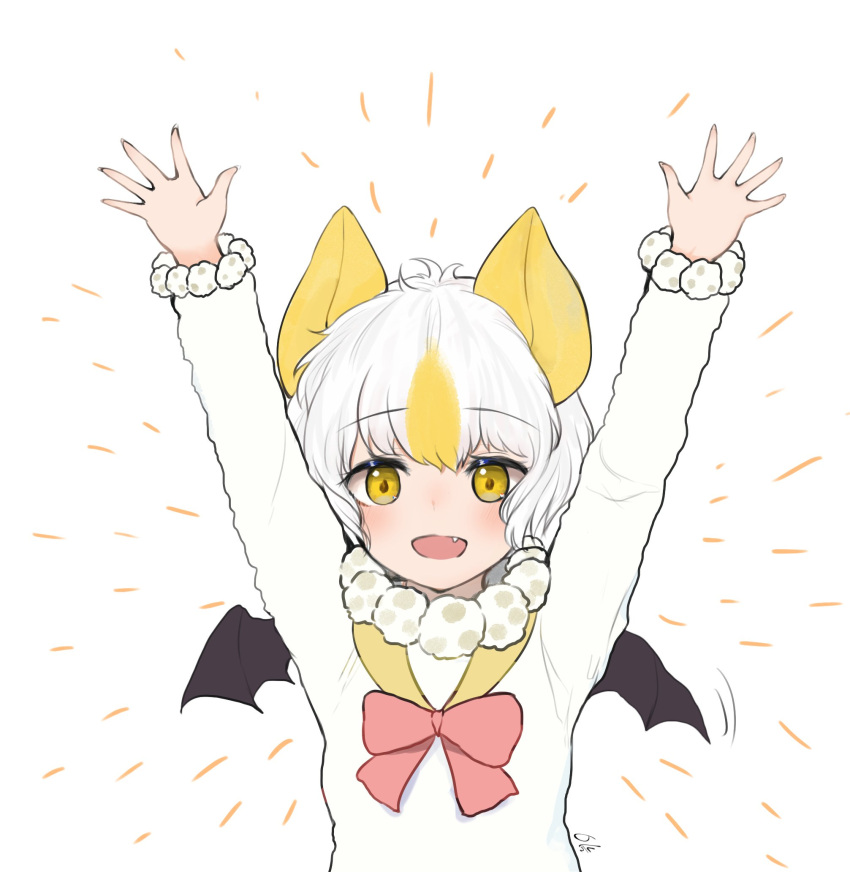 1girl animal_ears bat_ears bat_wings blonde_hair blush bow bowtie commentary dnsdltkfkd eyebrows_visible_through_hair fang fur_collar fur_trim hands_up highres honduran_white_bat_(kemono_friends) kemono_friends long_sleeves multicolored_hair open_mouth short_hair solo sweater upper_body white_hair wings yellow_eyes