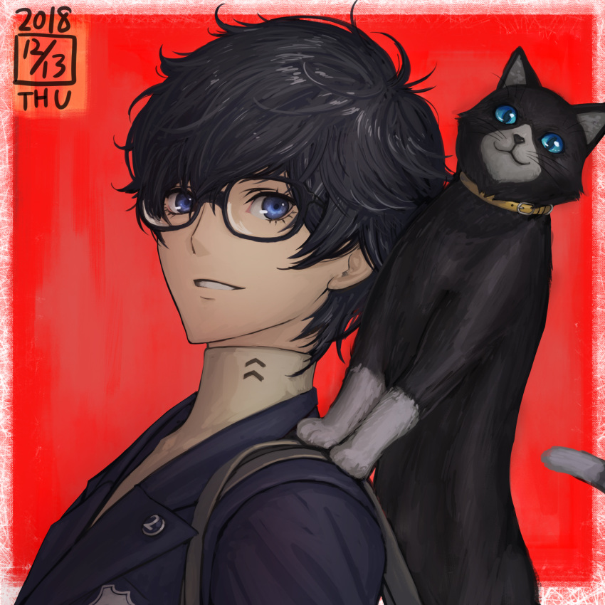 1boy amamiya_ren backpack bag black-framed_eyewear black_cat black_hair cat character_request dated from_side glasses highres ikeda_(cpt) jacket looking_at_viewer looking_to_the_side parted_lips persona persona_5 purple_jacket red_background smile solo turtleneck upper_body violet_eyes