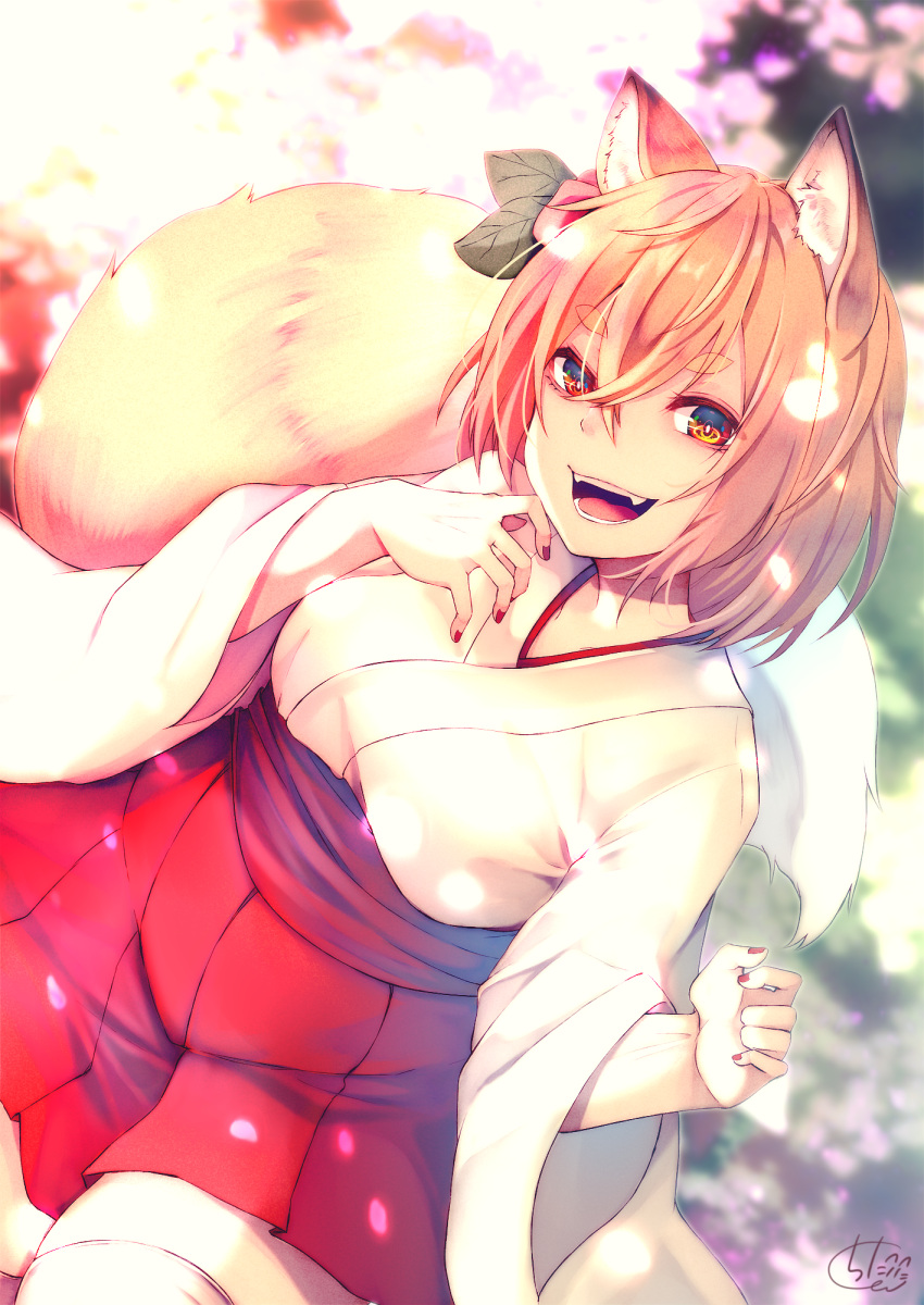 1girl :d animal_ear_fluff animal_ears bangs blurry blurry_background brown_hair chita_(ketchup) commentary_request depth_of_field eyebrows_visible_through_hair fangs fingernails fox_ears fox_girl fox_tail hair_between_eyes hair_ornament hand_up highres japanese_clothes kimono long_sleeves looking_at_viewer nail_polish open_mouth original pleated_skirt red_eyes red_nails red_skirt short_eyebrows short_kimono signature skirt smile solo tail thick_eyebrows thigh-highs white_kimono white_legwear wide_sleeves
