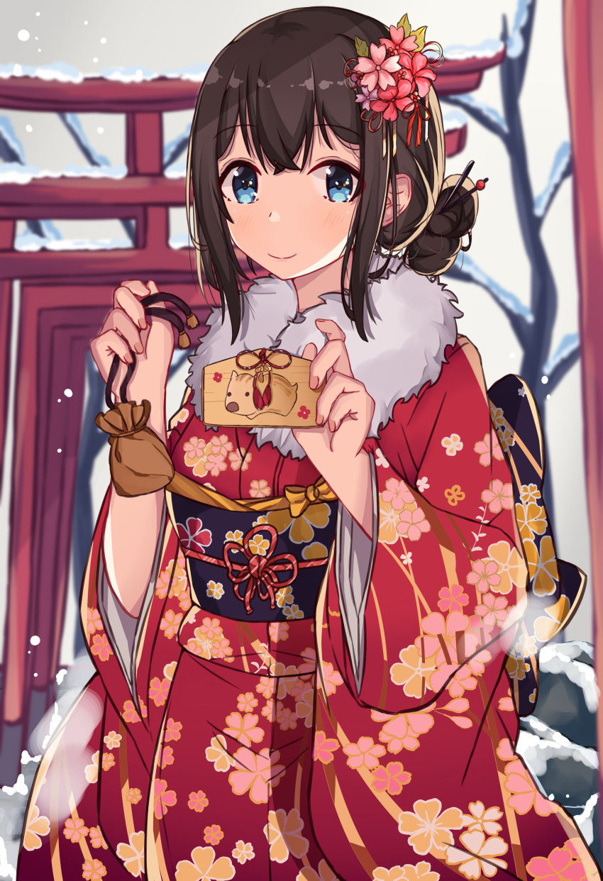 1girl absurdres bangs blue_eyes blush brown_hair character_request chinese_zodiac closed_mouth commentary_request ema eyebrows_visible_through_hair floral_print flower fur_collar grey_sky hair_flower hair_ornament highres holding idolmaster idolmaster_cinderella_girls japanese_clothes kimono long_sleeves new_year norazura obi outdoors pink_flower pouch print_kimono red_flower red_kimono sash sky smile snow snowing solo torii wide_sleeves year_of_the_pig