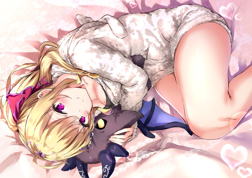 1girl bangs bare_legs bed_sheet blonde_hair breasts cleavage closed_mouth collarbone commentary debidebi_debiru demon_horns demon_wings dress eyebrows_visible_through_hair feet_out_of_frame from_side grey_sweater hair_ribbon heart horns hug long_hair looking_at_viewer lying medium_breasts nijisanji on_side pink_ribbon ribbon smile solo sweater sweater_dress takamiya_rion thighs upside-down violet_eyes virtual_youtuber wings yukishiro_arute