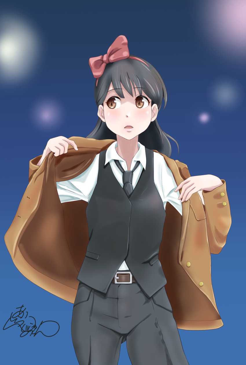 1girl absurdres bartender belt black_hair black_neckwear black_pants black_vest blue_background bow brown_coat brown_eyes coat dragonoil hair_bow highres hinamatsuri_(manga) long_hair mishima_hitomi pants red_bow shirt signature simple_background solo standing vest white_shirt