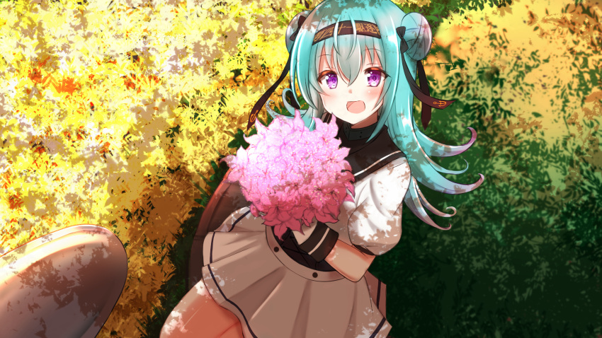 1girl :d anchor_symbol bangs black_bow blue_hair blush bouquet bow brown_hairband brown_sailor_collar clothes_writing commentary_request copyright_request double_bun eyebrows_visible_through_hair flower hair_between_eyes hair_bow hairband head_tilt highres holding holding_bouquet long_hair looking_at_viewer open_mouth pink_flower puffy_short_sleeves puffy_sleeves sailor_collar school_uniform serafuku shibakame shirt short_sleeves side_bun skirt smile solo very_long_hair violet_eyes white_shirt white_skirt yellow_flower