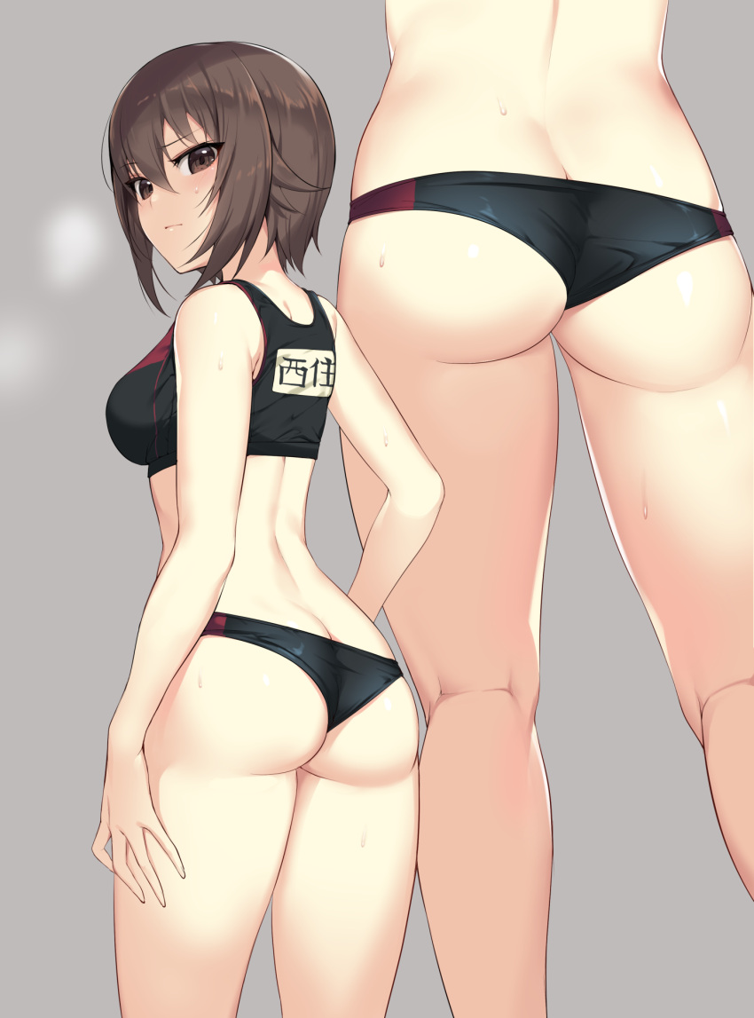 1girl alternate_costume arched_back ass back bangs bare_arms bare_shoulders blush breasts brown_eyes brown_hair butt_crack closed_mouth clothes_writing commentary_request eyebrows_visible_through_hair from_behind frown girls_und_panzer grey_background hair_between_eyes highres ikomochi legs looking_at_viewer looking_back medium_breasts nishizumi_maho short_hair simple_background skindentation solo sportswear standing steam sweat thighs