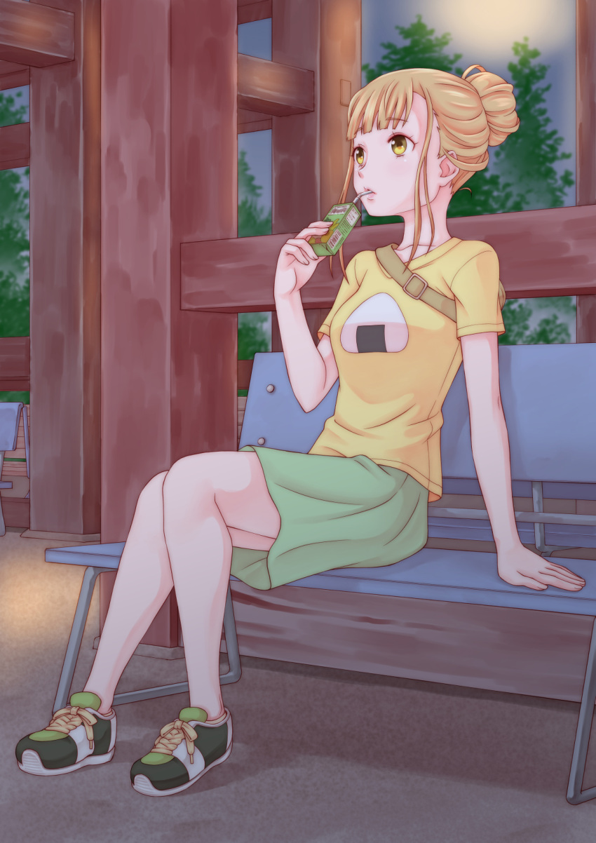 1girl arm_support bag bangs bench blonde_hair drinking drinking_straw food green_skirt hair_bun handbag highres juice_box looking_afar miyake_hinata onigiri outdoors shirt shoes short_sleeves sidelocks sitting skirt sneakers solo sora_yori_mo_tooi_basho t-shirt tree tsukune_(seseri) yellow_eyes yellow_shirt