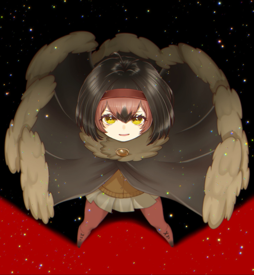 1girl antenna_hair beige_skirt black_cloak black_hair boots cloak cross-laced_footwear dodo_(kemono_friends) eyebrows_visible_through_hair from_above full_body fur-trimmed_cloak fur_collar fur_trim hair_between_eyes hairband highres kemono_friends lace-up_boots looking_at_viewer looking_up medium_hair multicolored_hair notora open_cloak open_clothes pantyhose parted_lips red_footwear red_hairband red_legwear redhead skirt slit_pupils smile solo standing sweater_vest two-tone_hair yellow_eyes