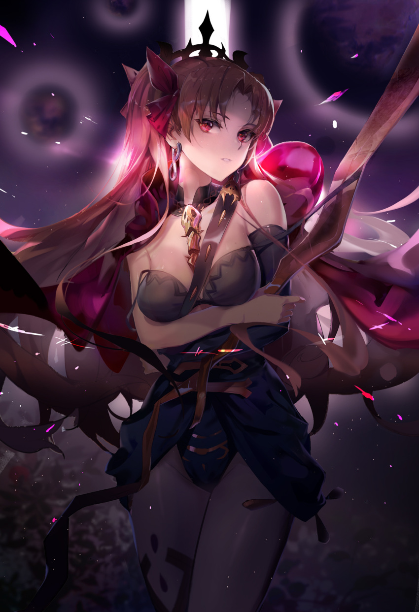 1girl bangs black_leotard blonde_hair blurry blurry_background breasts cape cleavage collarbone commentary_request cowboy_shot crown depth_of_field detached_collar detached_sleeves earrings ereshkigal_(fate/grand_order) eyebrows_visible_through_hair fate/grand_order fate_(series) groin hair_ribbon head_tilt highres holding holding_weapon jewelry leotard long_hair looking_at_viewer medium_breasts parted_bangs parted_lips pink_cape pink_ribbon polearm rabbit_(tukenitian) red_eyes ribbon single_sleeve skull solo spear spine strap_slip two_side_up very_long_hair weapon