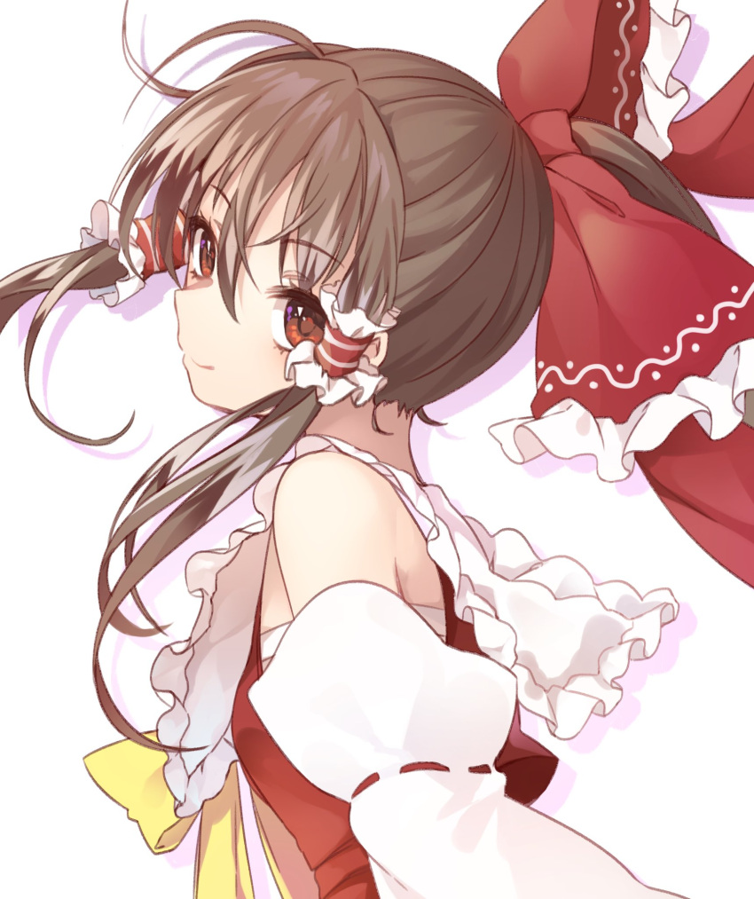 1girl bangs bare_shoulders bow breasts brown_eyes brown_hair detached_sleeves eyebrows_visible_through_hair frilled_bow frilled_shirt_collar frills hair_between_eyes hair_bow hair_tubes hakurei_reimu head_tilt highres kizitora_hato long_hair long_sleeves looking_at_viewer ponytail red_bow red_skirt ribbon-trimmed_sleeves ribbon_trim sarashi sidelocks silhouette simple_background skirt skirt_set small_breasts smile solo touhou upper_body white_background wide_sleeves yellow_bow yellow_neckwear