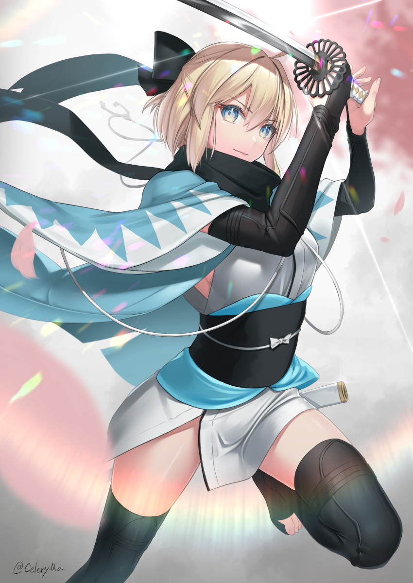 1girl absurdres ahoge bangs black_bow black_legwear black_scarf blonde_hair blush bow breasts celeryma closed_mouth eyebrows_visible_through_hair fate/grand_order fate_(series) glint hair_between_eyes hair_bow highres holding holding_sword holding_weapon japanese_clothes katana kimono looking_at_viewer okita_souji_(fate)_(all) running sash scarf short_hair sidelocks small_breasts smile solo sword thigh-highs toeless_legwear twitter_username weapon wide_sleeves yellow_eyes