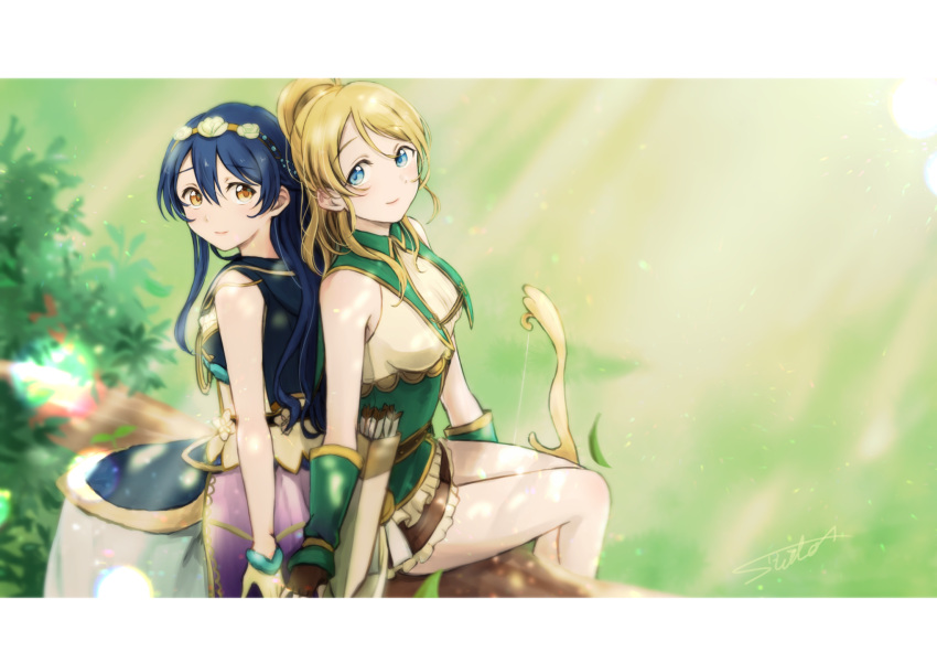 2girls arrow artist_name ayase_eli back-to-back bangs blonde_hair blue_eyes blue_hair bow_(weapon) collared_shirt commentary_request crop_top elbow_gloves fingerless_gloves flower gloves green_background hair_flower hair_ornament hairband hand_on_another's_hand highres log looking_at_viewer love_live! love_live!_school_idol_project multiple_girls ponytail quiver shirt sidelocks signature sitting sitting_on_log skirt smile sonoda_umi suito weapon yellow_eyes yuri